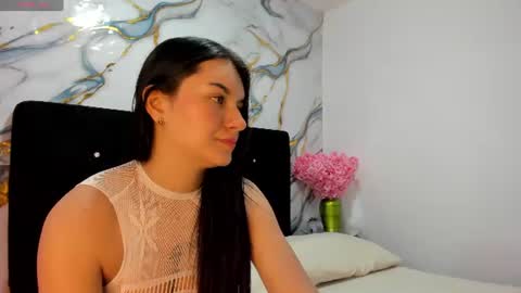 roxanaborns online show from 25, 7, 2026