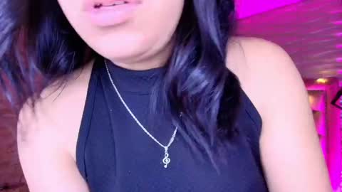 roxanne_han online show from 6, 10, 2025