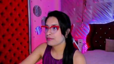 roxanne_han online show from 20, 4, 2026