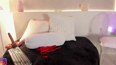 Roxanne Gomez online show from 28, 3, 2026