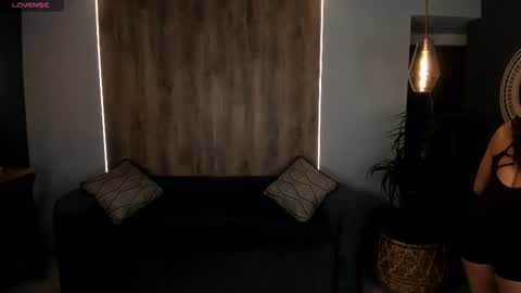 Roxanne Hill  online show from 14, 10, 2025