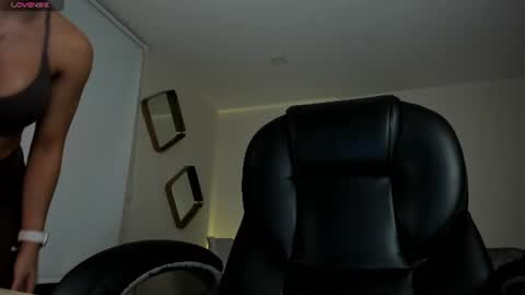 Snapshot of roxannehill_ chatting on 19, 6, 2026 Roxanne Hill online show from 19, 6, 2026