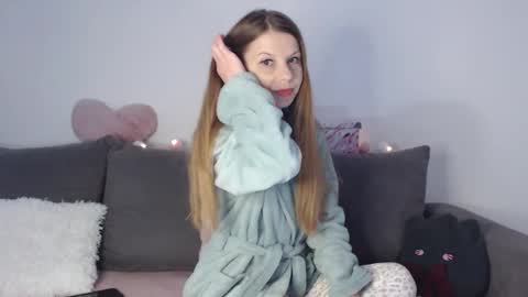 Snapshot of roxanneliss chatting on 23, 11, 2025 roxanneliss online show from 23, 11, 2025