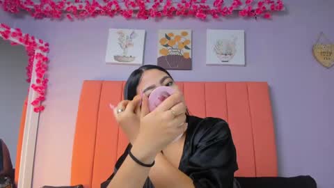 Snapshot of roxanneowens chatting on 21, 5, 2026 Juliana 3 online show from 21, 5, 2026