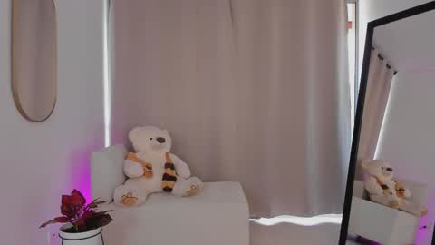  R O X I E  online show from 19, 10, 2025