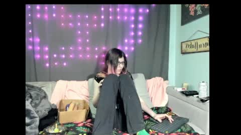 roxihazeleyes online show from 5, 2, 2025