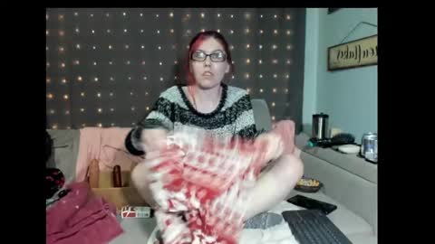 roxihazeleyes online show from 21, 2, 2025