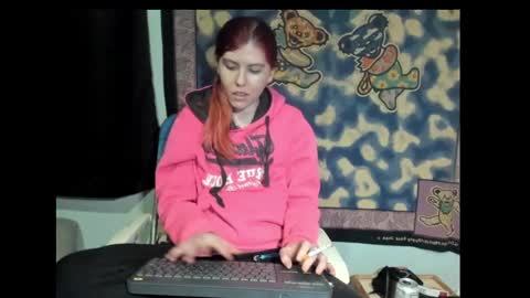 roxihazeleyes online show from 5, 3, 2025