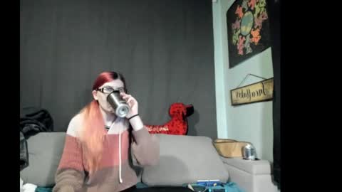 roxihazeleyes online show from 19, 9, 2025