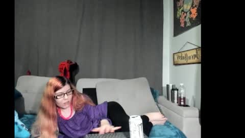 roxihazeleyes online show from 10, 10, 2025