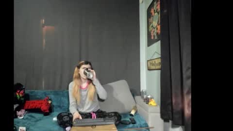 roxihazeleyes online show from 26, 11, 2025