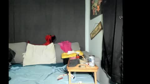 roxihazeleyes online show from 16, 4, 2026