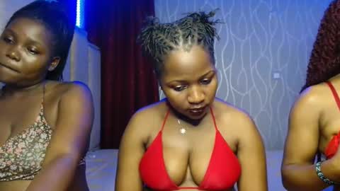 Snapshot of roxy_heather chatting on 12, 11, 2025 Roxy online show from 12, 11, 2025