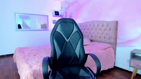 Snapshot of roxy_jones_ chatting on 28, 12, 2024 roxy_jones_ online show from 28, 12, 2024