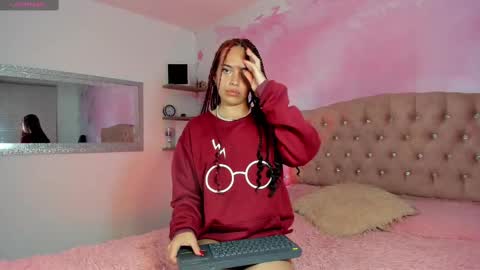 Snapshot of roxy_jones_ chatting on 3, 3, 2025 roxy_jones_ online show from 3, 3, 2025