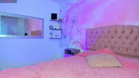 Snapshot of roxy_jones_ chatting on 4, 3, 2025 roxy_jones_ online show from 4, 3, 2025