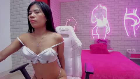 roxy_pocket online show from 7, 1, 2026