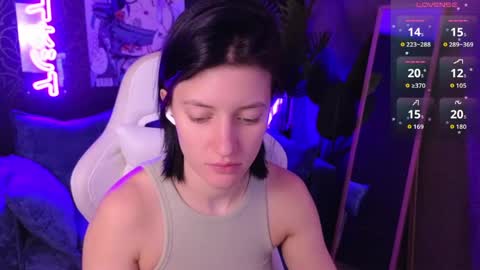 roxy_riot_ online show from 13, 4, 2026