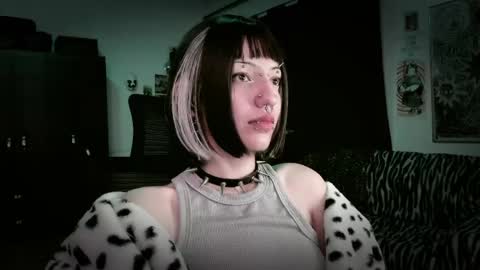 Roxy Independient model Help me to reach 50 thumbs up online show from 15, 5, 2026