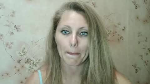 roxyfox18x01 online show from 21, 9, 2025