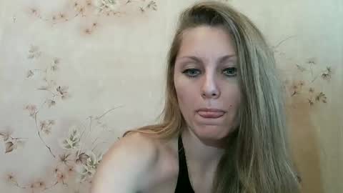 roxyfox18x01 online show from 11, 2, 2026