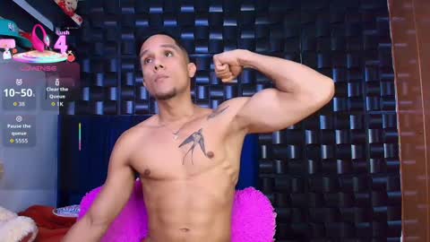 Snapshot of roy_barney chatting on 30, 10, 2025 ANTONIO online show from 30, 10, 2025