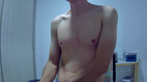 Snapshot of royyourtoy chatting on 8, 1, 2026 Roy online show from 8, 1, 2026