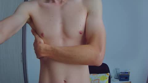 Snapshot of royyourtoy chatting on 13, 1, 2026 Roy online show from 13, 1, 2026