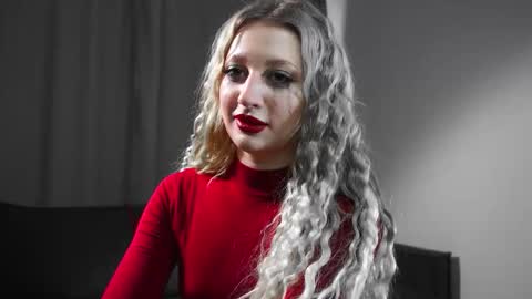 Snapshot of rue_novella chatting on 31, 10, 2025 Mila online show from 31, 10, 2025