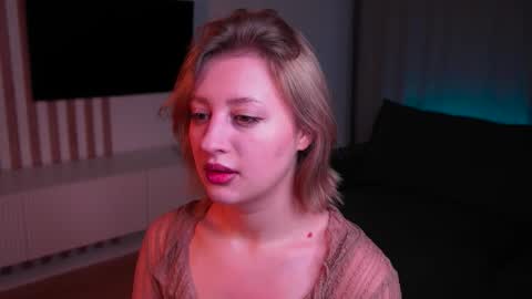 Snapshot of rue_novella chatting on 26, 11, 2025 Mila online show from 26, 11, 2025