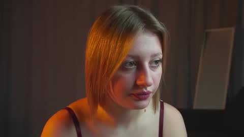 Snapshot of rue_novella chatting on 28, 11, 2025 Mila online show from 28, 11, 2025