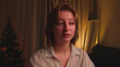 Snapshot of rue_novella chatting on 3, 12, 2025 Mila online show from 3, 12, 2025