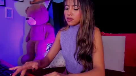 Snapshot of rue_zue chatting on 25, 11, 2025 rue_zue online show from 25, 11, 2025