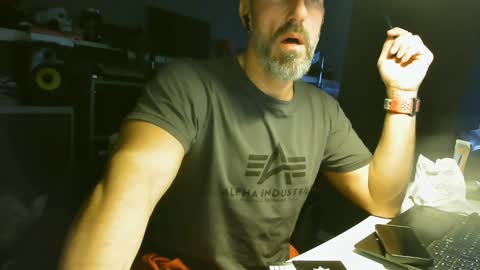 Snapshot of ruffi77 chatting on 11, 1, 2025 Chico que rico Caliente online show from 11, 1, 2025