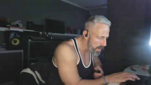 Snapshot of ruffi77 chatting on 18, 1, 2025 Chico que rico Caliente online show from 18, 1, 2025