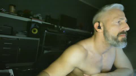 Snapshot of ruffi77 chatting on 23, 1, 2025 Chico que rico Caliente online show from 23, 1, 2025