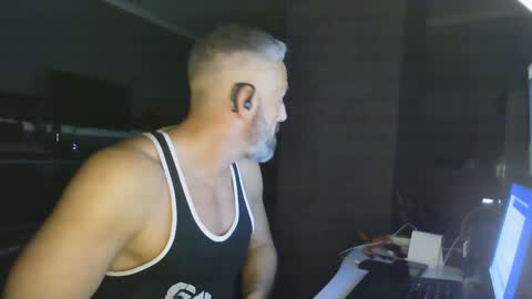 Snapshot of ruffi77 chatting on 24, 1, 2025 Chico que rico Caliente online show from 24, 1, 2025