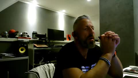 Snapshot of ruffi77 chatting on 16, 2, 2025 Chico que rico Caliente online show from 16, 2, 2025