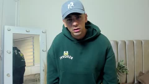 Snapshot of russ_w8 chatting on 17, 9, 2025 Russ online show from 17, 9, 2025