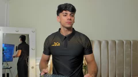 Snapshot of russ_w8 chatting on 19, 9, 2025 Russ online show from 19, 9, 2025