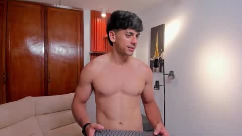 Snapshot of russ_w8 chatting on 20, 9, 2025 Russ online show from 20, 9, 2025