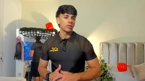 Snapshot of russ_w8 chatting on 8, 10, 2025 Russ online show from 8, 10, 2025