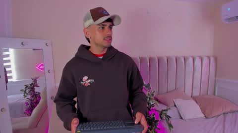 Snapshot of russ_w8 chatting on 13, 3, 2026 Russ online show from 13, 3, 2026