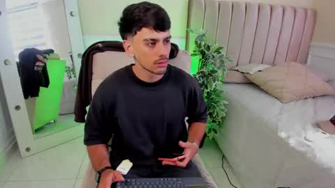 Snapshot of russ_w8 chatting on 15, 3, 2026 Russ online show from 15, 3, 2026