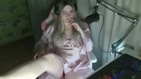 Snapshot of ruthsimp chatting on 9, 3, 2025 Tanyushka online show from 9, 3, 2025