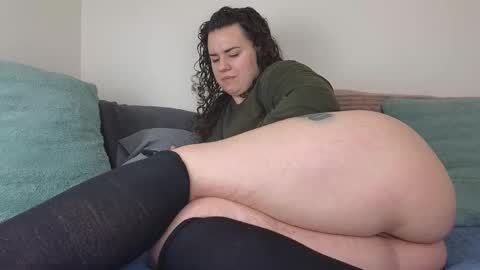 Snapshot of s_leanne_ chatting on 23, 12, 2025 Leanne online show from 23, 12, 2025