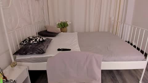 GMT7TueWedThuFriSatSun 0100am-0700am online show from 4, 4, 2026