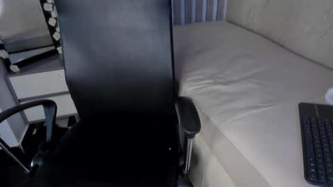 mariana  online show from 28, 2, 2025