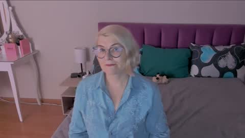 Sabrina MacMarren online show from 28, 1, 2025