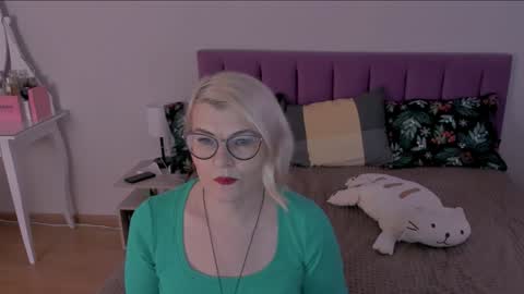 Sabrina MacMarren online show from 2, 2, 2025